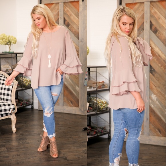 ✨LAST ONE ✨PLUS Mocha Tiered Sleeve Trim Tunic - Picture 2 of 5